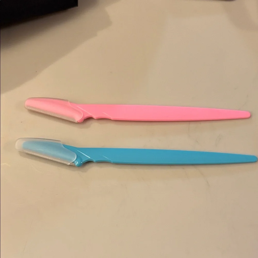 Pink and Blue eyebrow shavers set of 2
